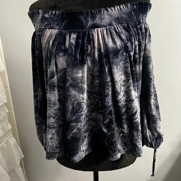 American Eagle Outfitters Tops - American Eagle Outfitters off the shoulder velvet top